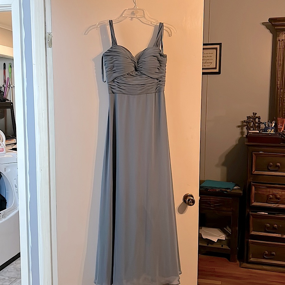 Dress size 6 only worn once in great condition